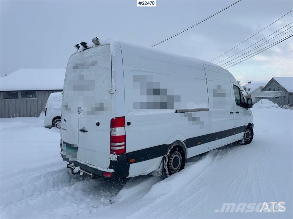 Mercedes-Benz Sprinter 4x2 w/ 2 sets of tires and ramp 大型面包车