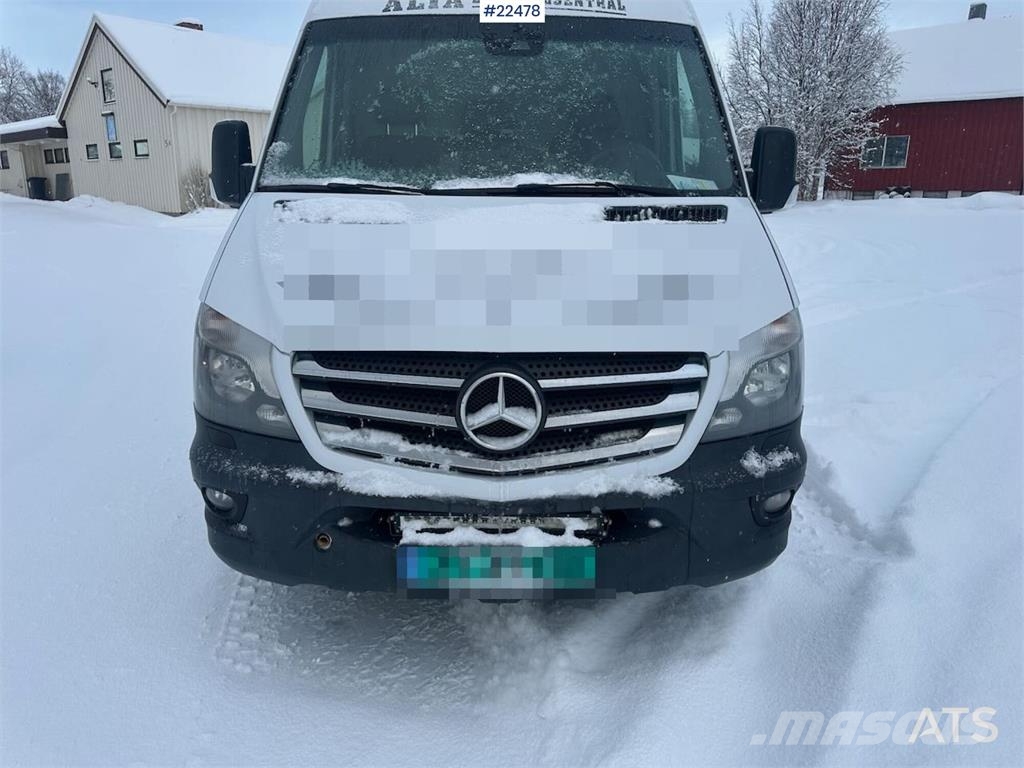 Mercedes-Benz Sprinter 4x2 w/ 2 sets of tires and ramp 大型面包车
