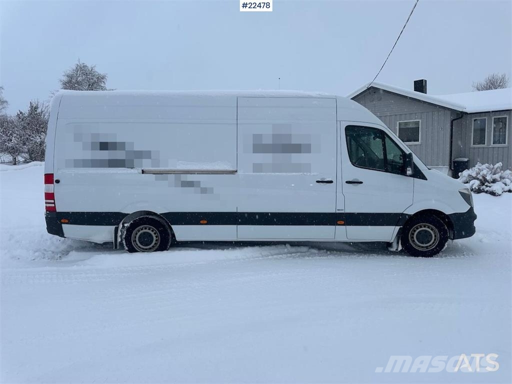 Mercedes-Benz Sprinter 4x2 w/ 2 sets of tires and ramp 大型面包车