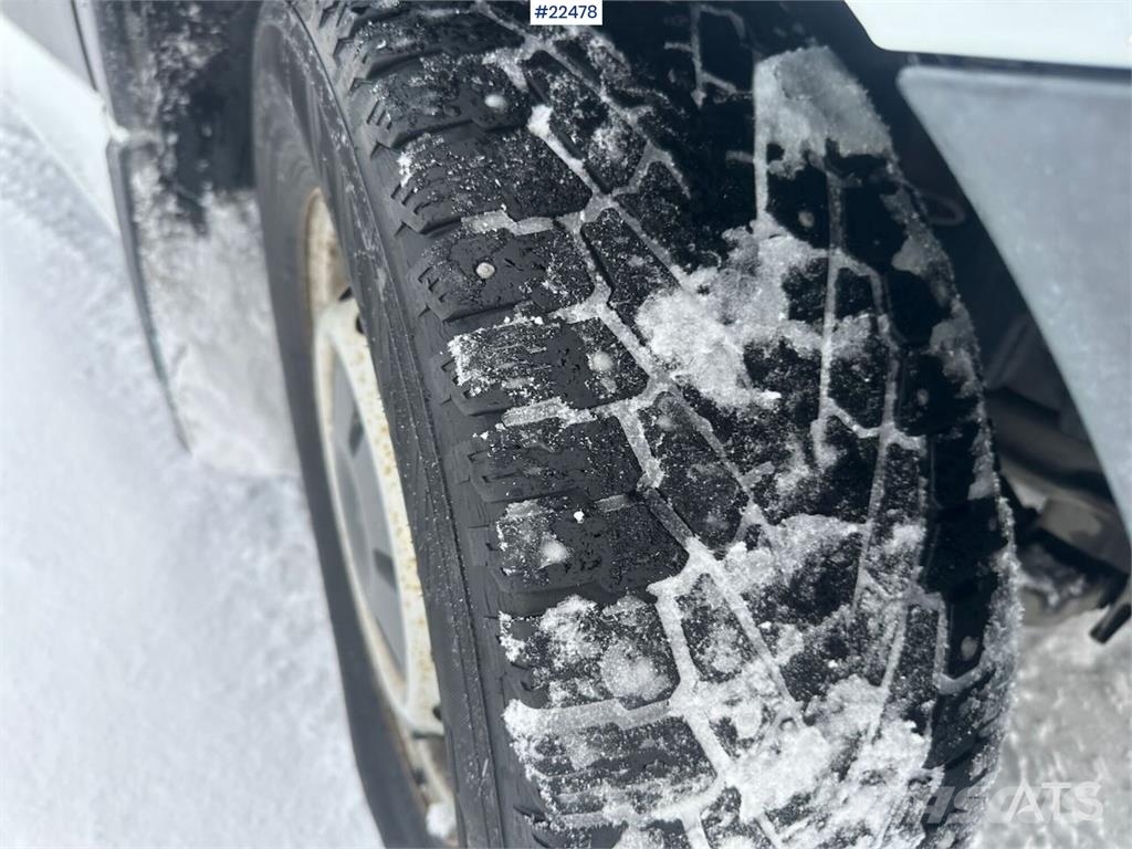 Mercedes-Benz Sprinter 4x2 w/ 2 sets of tires and ramp 大型面包车