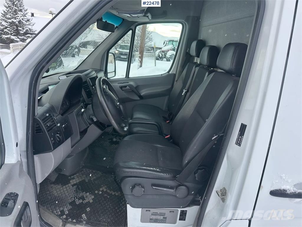 Mercedes-Benz Sprinter 4x2 w/ 2 sets of tires and ramp 大型面包车