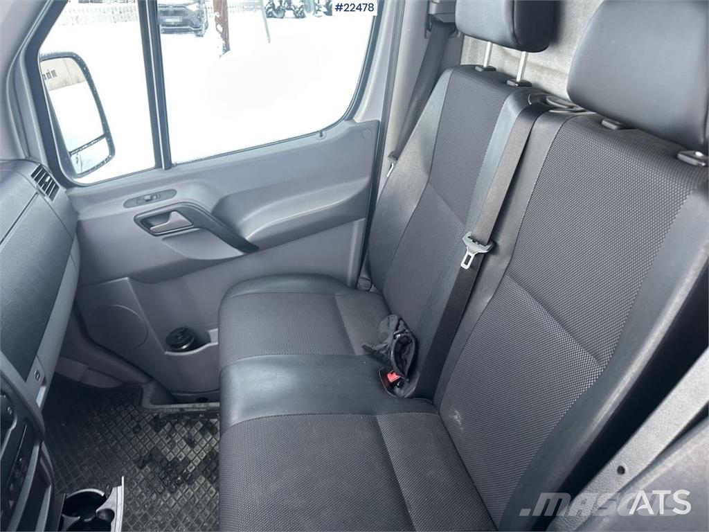 Mercedes-Benz Sprinter 4x2 w/ 2 sets of tires and ramp 大型面包车