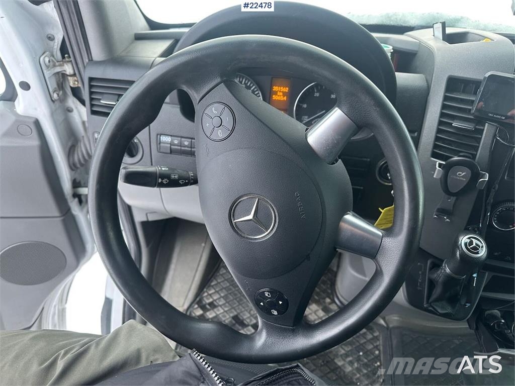 Mercedes-Benz Sprinter 4x2 w/ 2 sets of tires and ramp 大型面包车