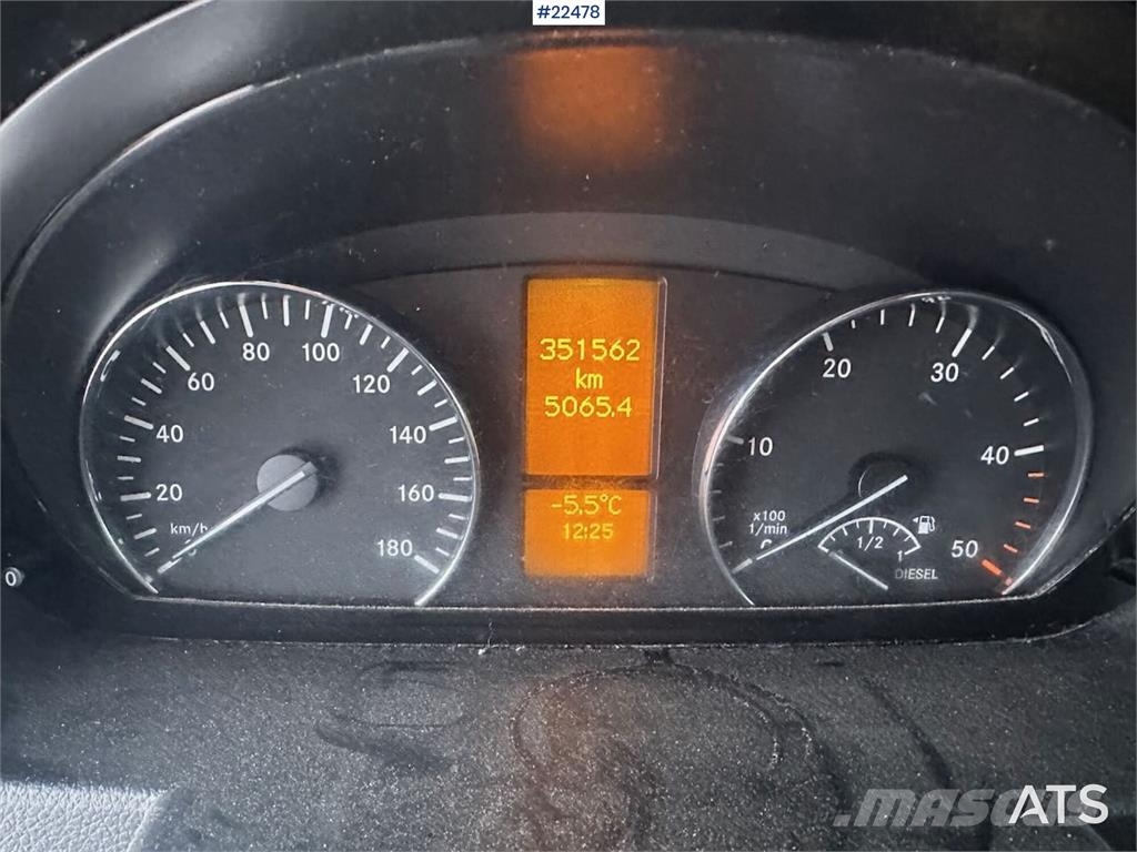 Mercedes-Benz Sprinter 4x2 w/ 2 sets of tires and ramp 大型面包车
