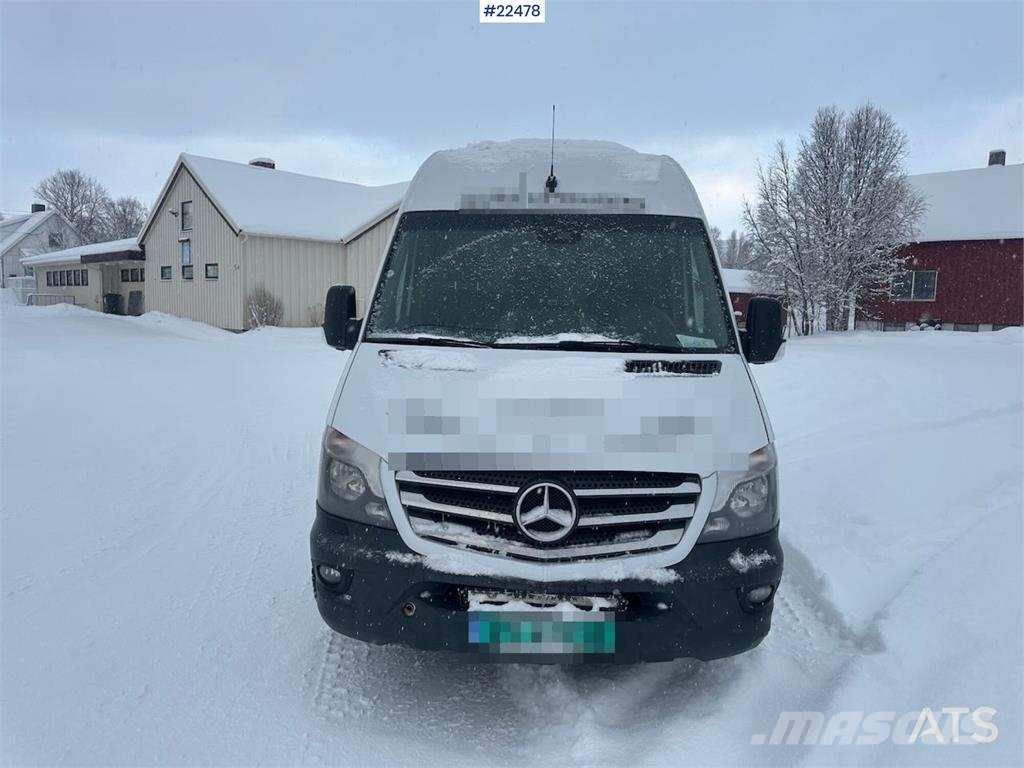 Mercedes-Benz Sprinter 4x2 w/ 2 sets of tires and ramp 大型面包车