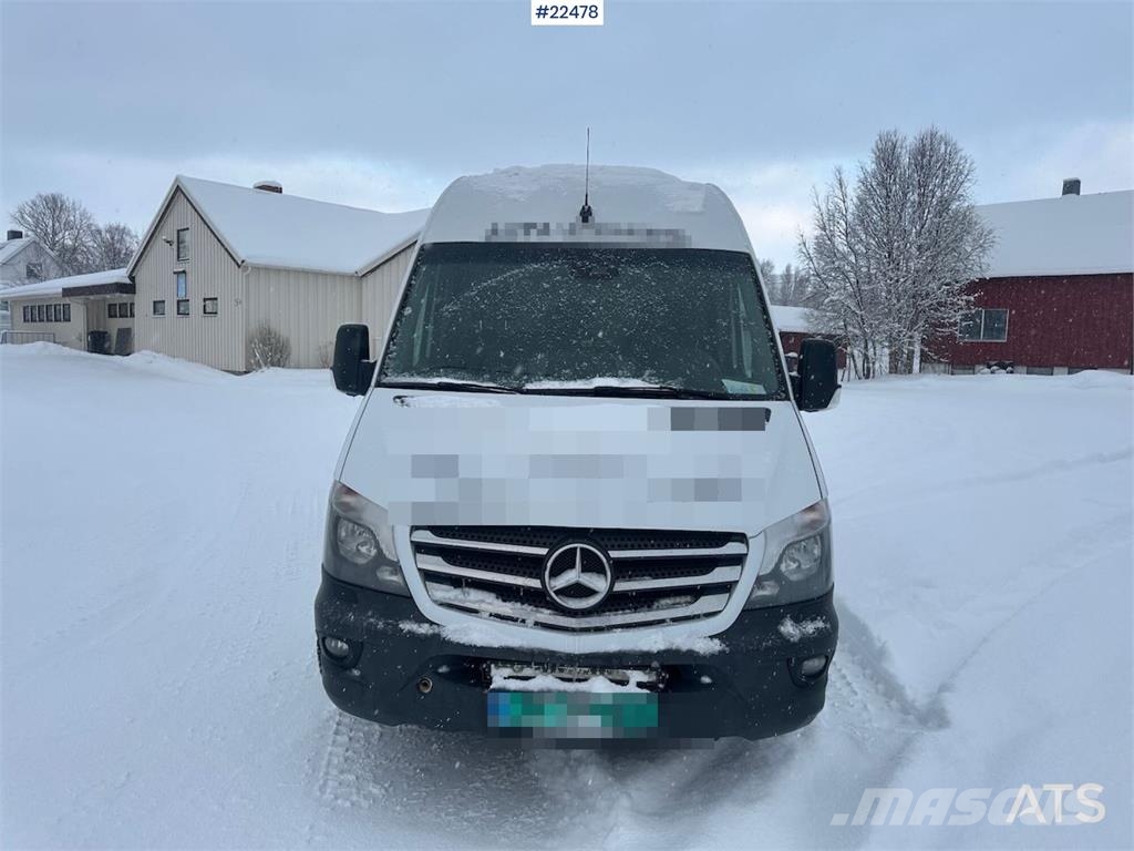 Mercedes-Benz Sprinter 4x2 w/ 2 sets of tires and ramp 大型面包车