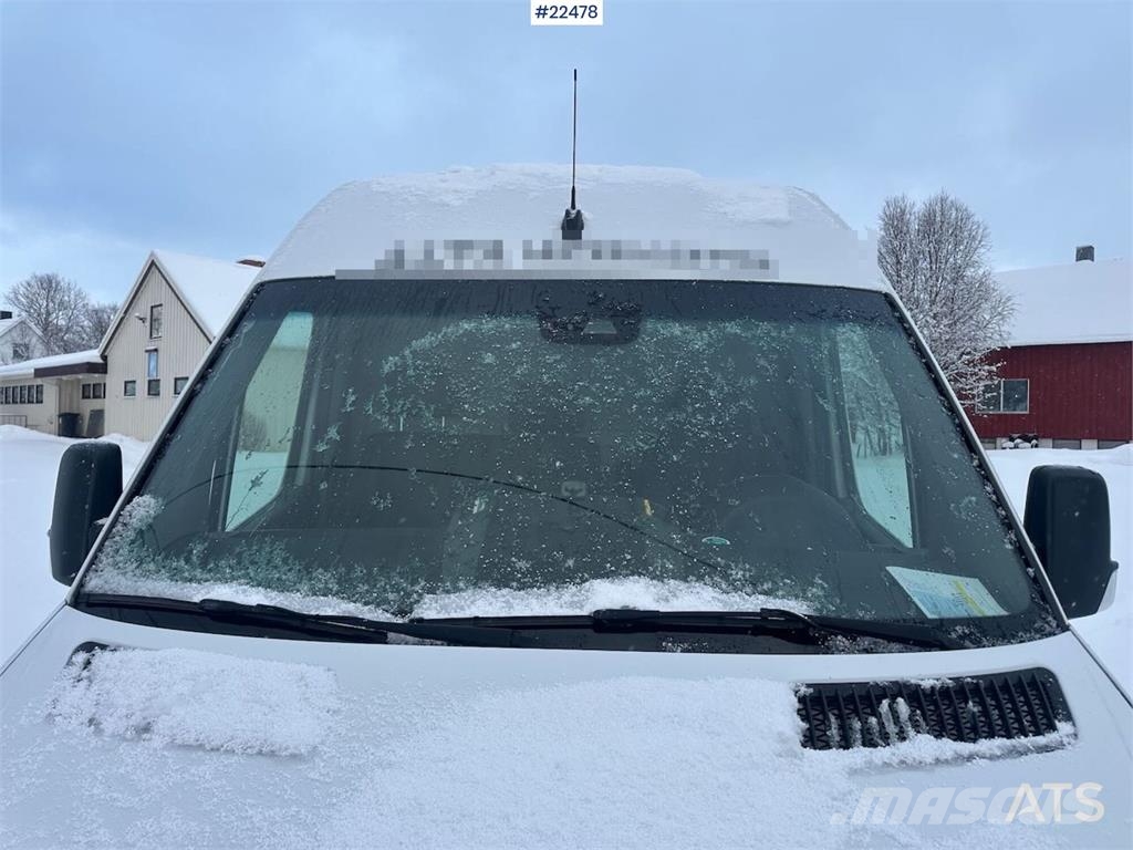 Mercedes-Benz Sprinter 4x2 w/ 2 sets of tires and ramp 大型面包车