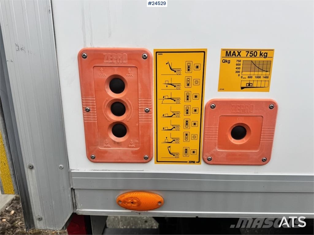 Mercedes-Benz Sprinter 4x4 Box Van – 8 Pallets Skapbiler