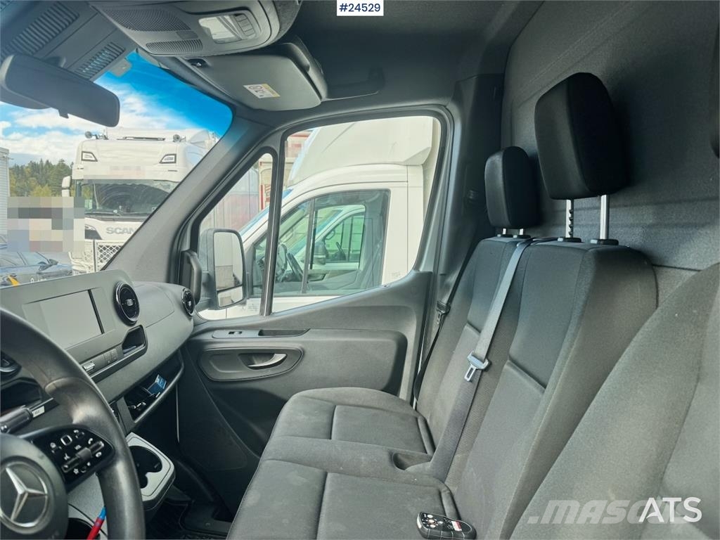 Mercedes-Benz Sprinter 4x4 Box Van – 8 Pallets Skapbiler