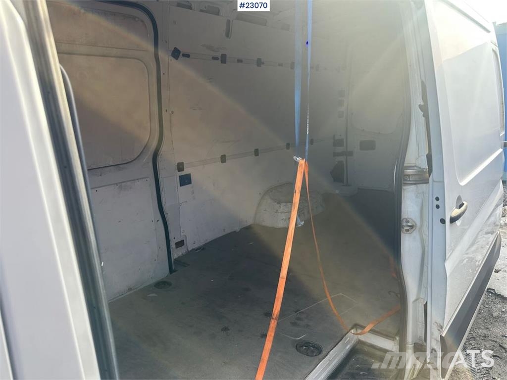 Mercedes-Benz Sprinter 516 4x2 van w/ two sets of tires Voiture