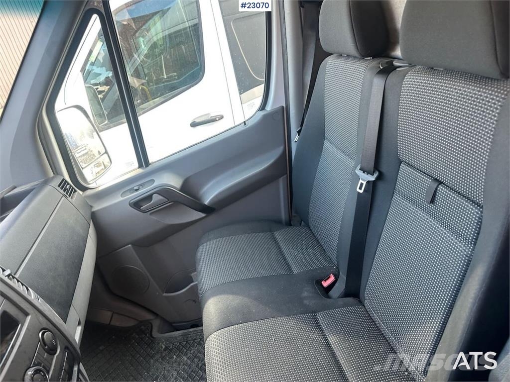 Mercedes-Benz Sprinter 516 4x2 van w/ two sets of tires Voiture