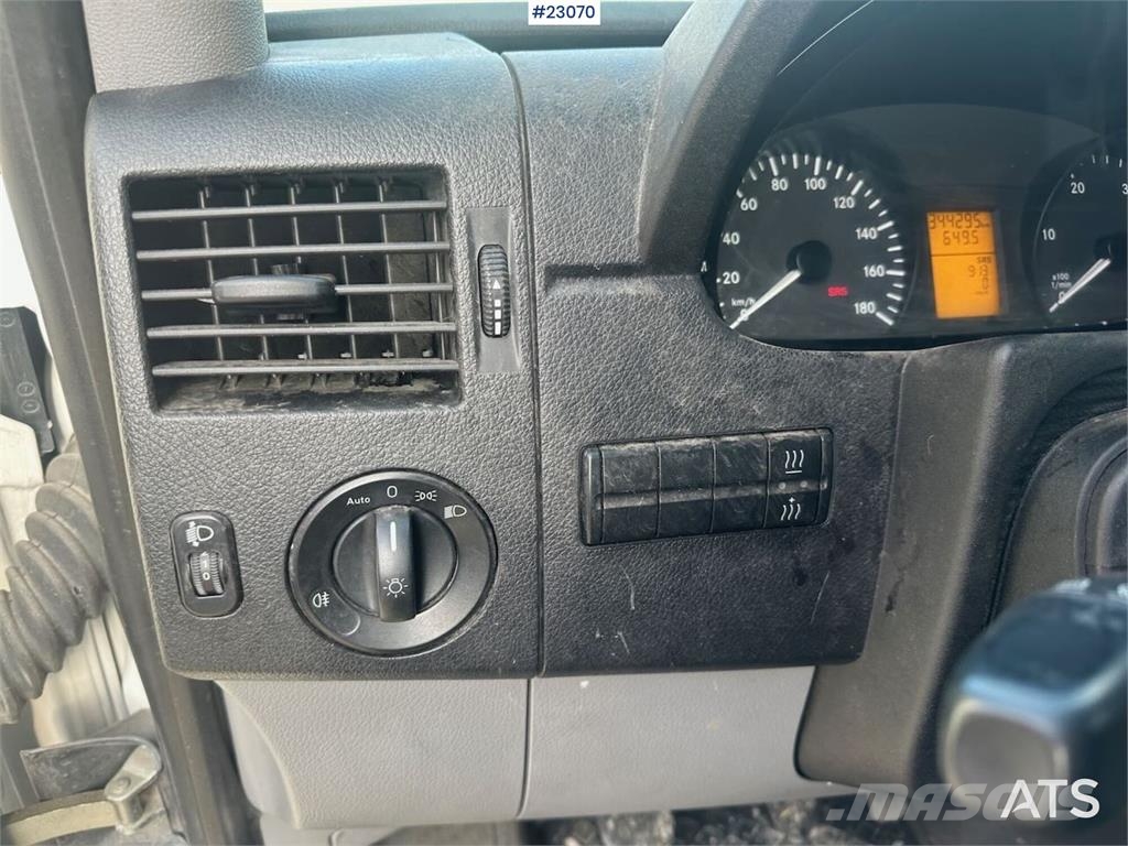 Mercedes-Benz Sprinter 516 4x2 van w/ two sets of tires Voiture