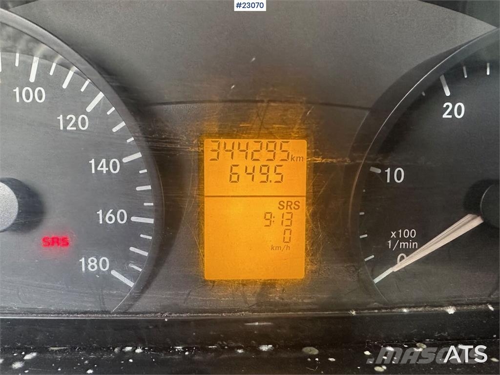 Mercedes-Benz Sprinter 516 4x2 van w/ two sets of tires Voiture