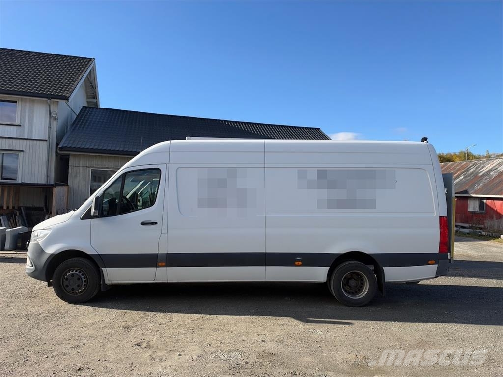 Mercedes-Benz Sprinter 516 CDI Van with Tail Lift and Tachograph Фургони