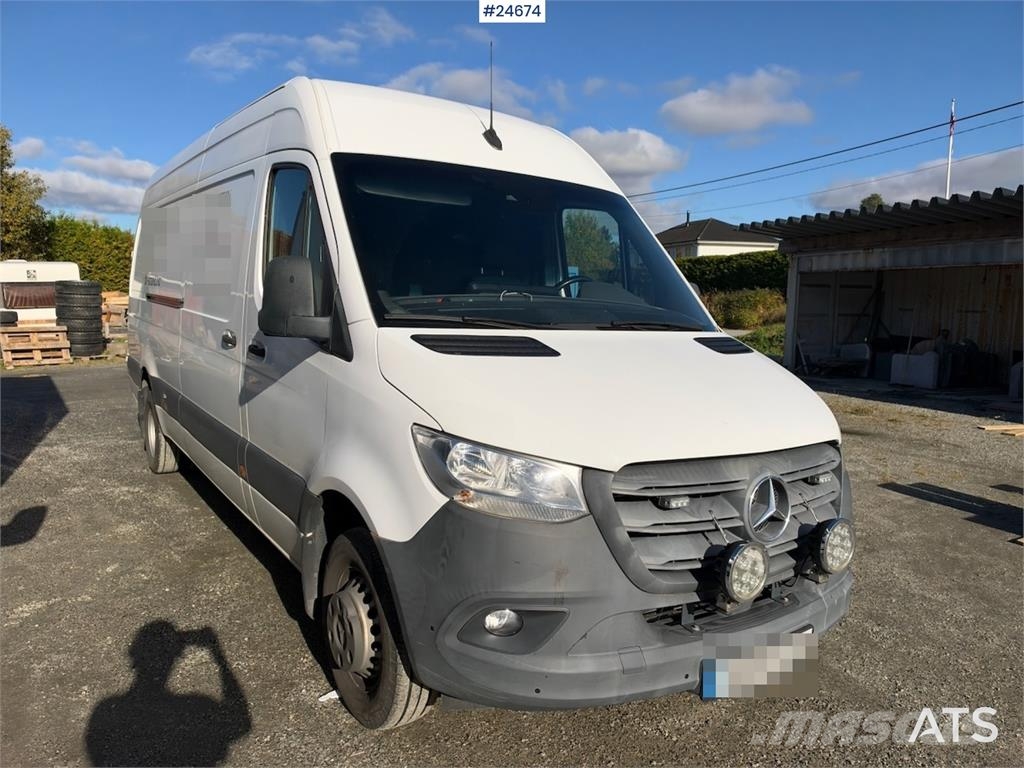 Mercedes-Benz Sprinter 516 CDI Van with Tail Lift and Tachograph Фургони
