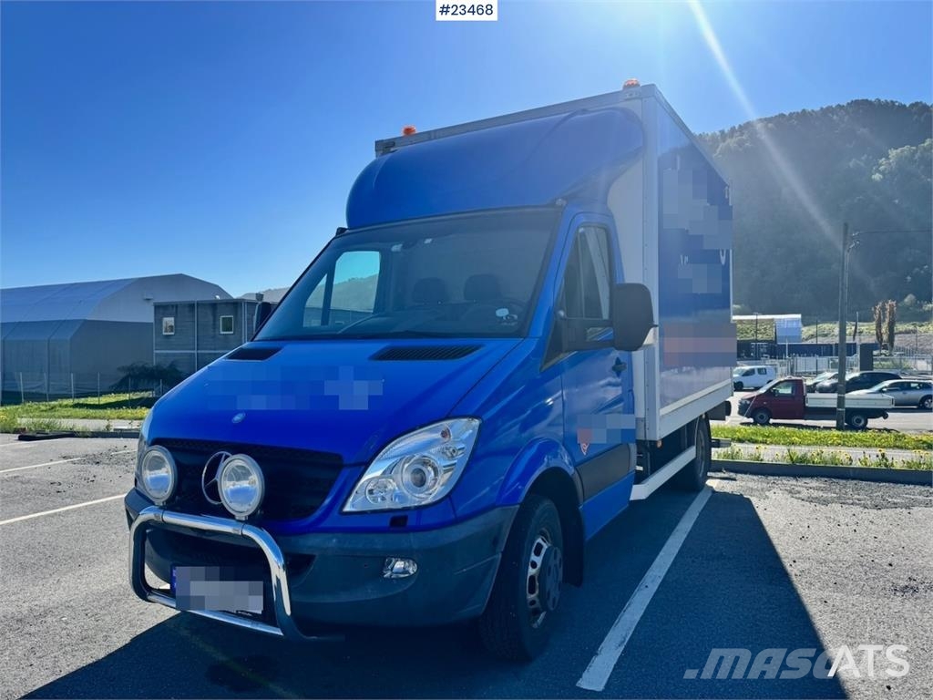 Mercedes-Benz Sprinter 519 Box Van w/Tail Lift – Shelving – 2 Se Camiones con caja de remolque