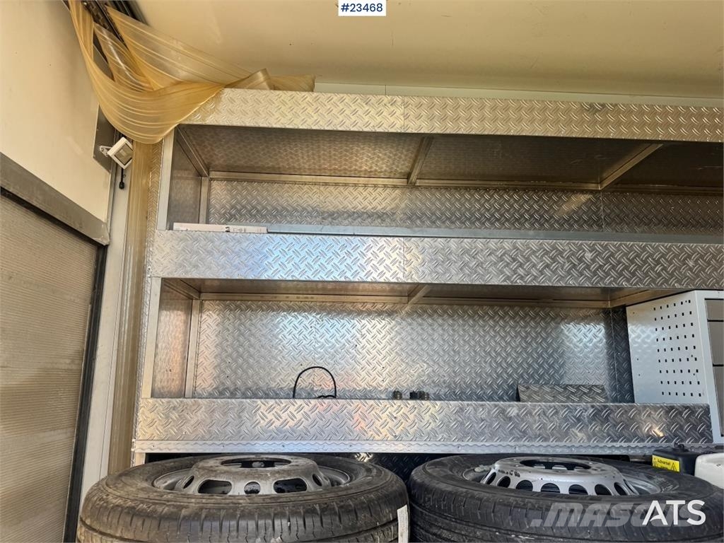 Mercedes-Benz Sprinter 519 Box Van w/Tail Lift – Shelving – 2 Se Camiones con caja de remolque