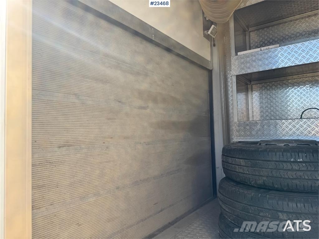 Mercedes-Benz Sprinter 519 Box Van w/Tail Lift – Shelving – 2 Se Camiones con caja de remolque