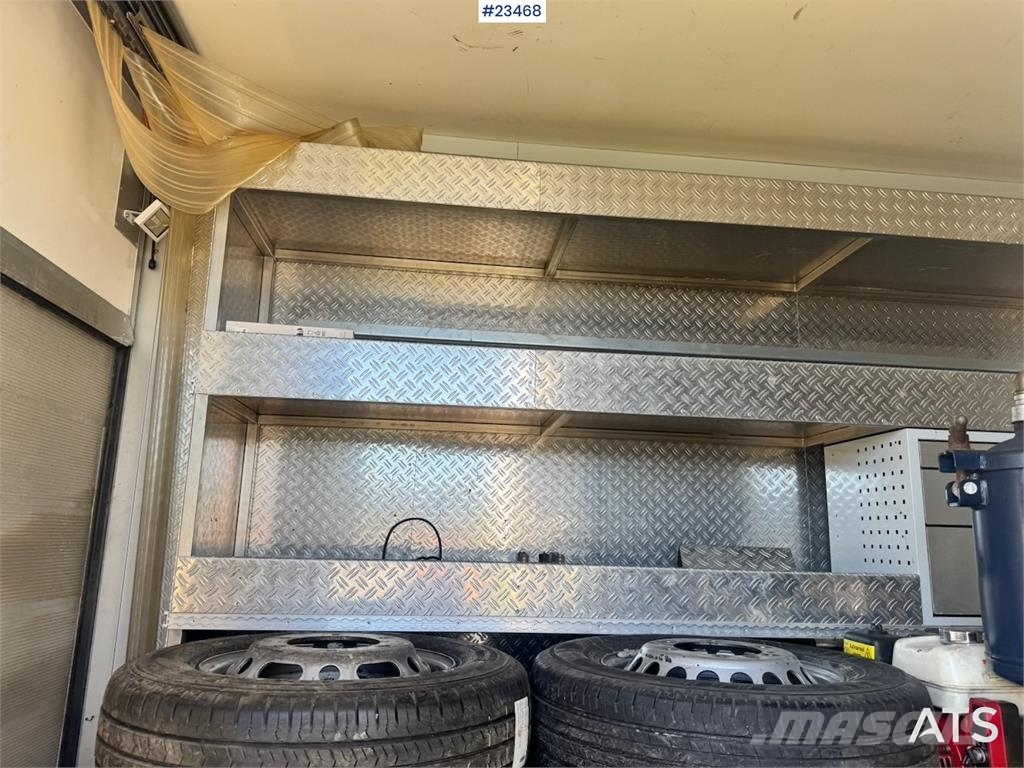 Mercedes-Benz Sprinter 519 Box Van w/Tail Lift – Shelving – 2 Se Camiones con caja de remolque