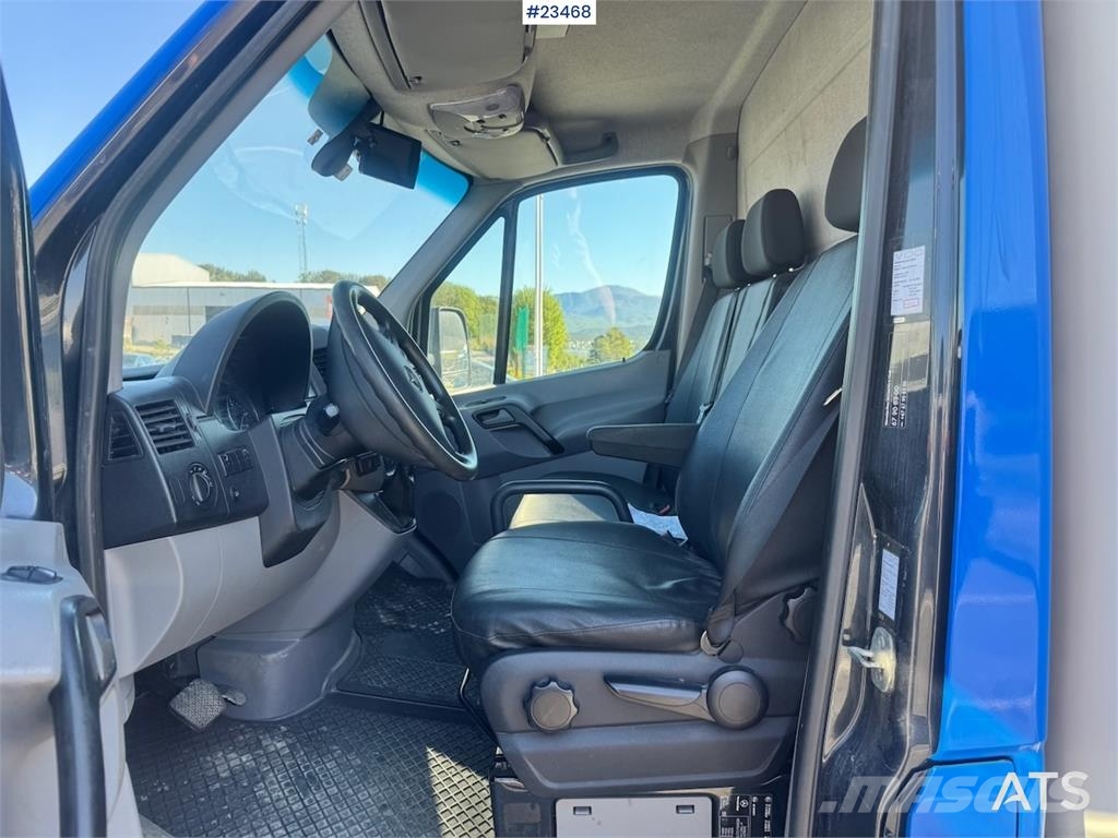 Mercedes-Benz Sprinter 519 Box Van w/Tail Lift – Shelving – 2 Se Camiones con caja de remolque