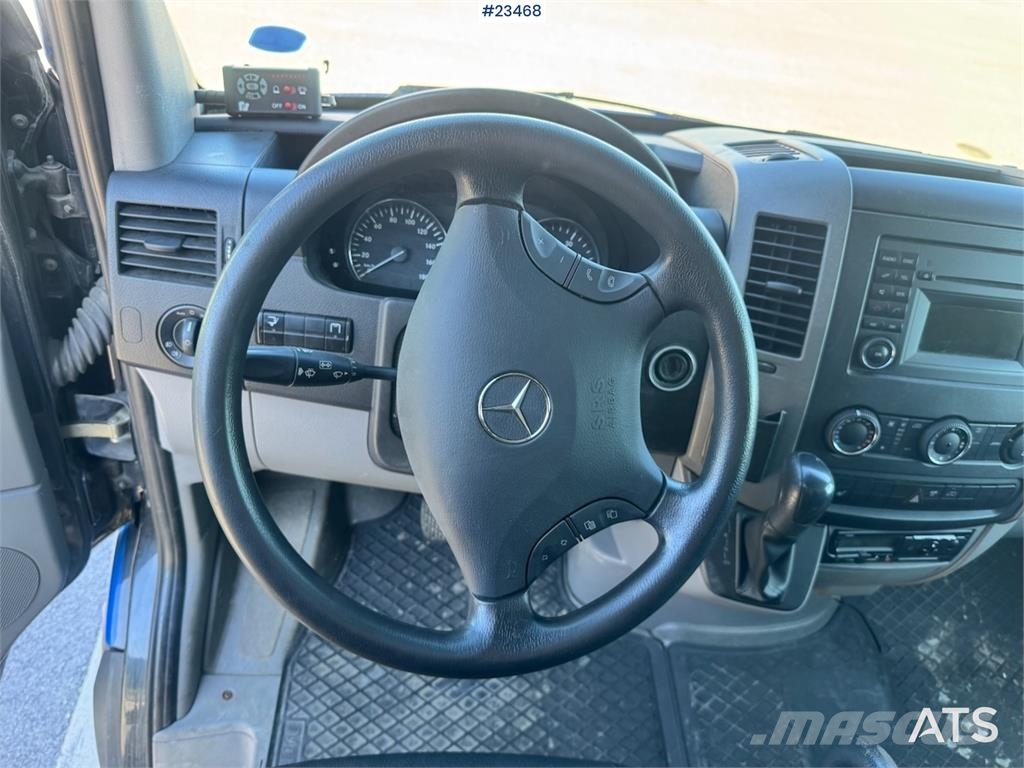 Mercedes-Benz Sprinter 519 Box Van w/Tail Lift – Shelving – 2 Se Camiones con caja de remolque