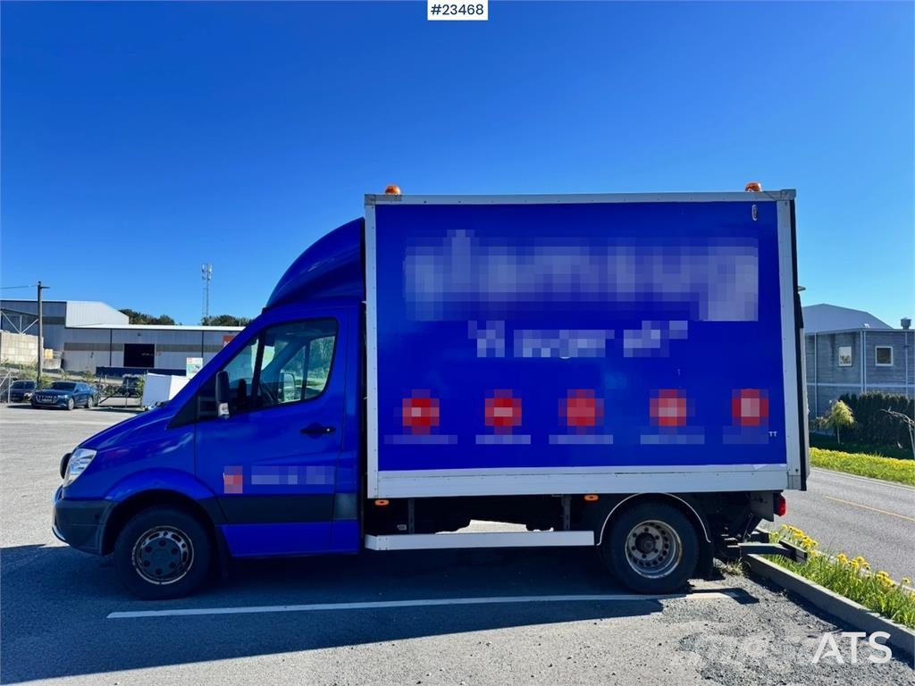 Mercedes-Benz Sprinter 519 Box Van w/Tail Lift – Shelving – 2 Se Camiones con caja de remolque