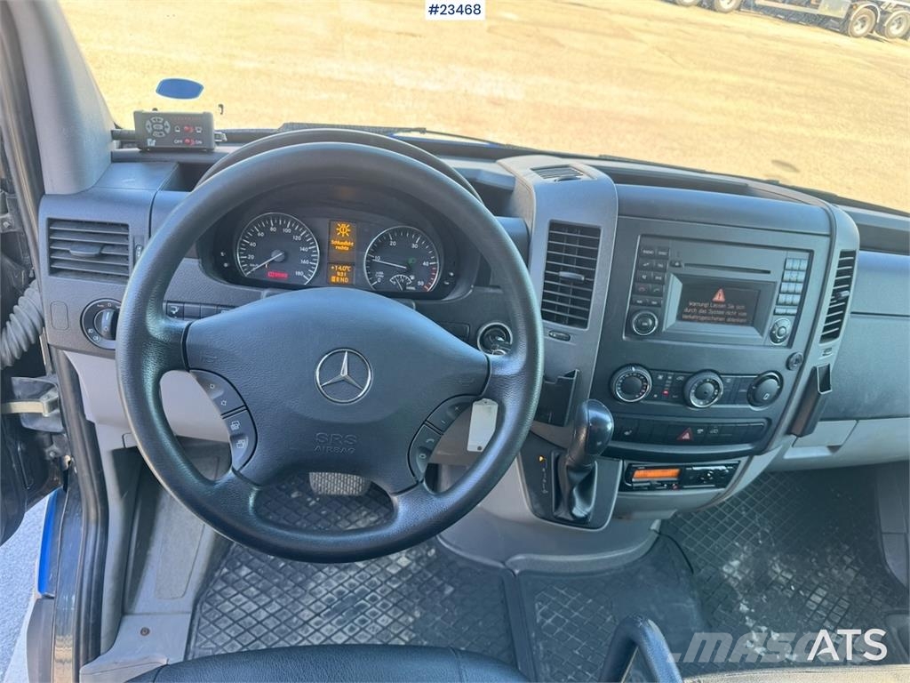 Mercedes-Benz Sprinter 519 Box Van w/Tail Lift – Shelving – 2 Se Camiones con caja de remolque