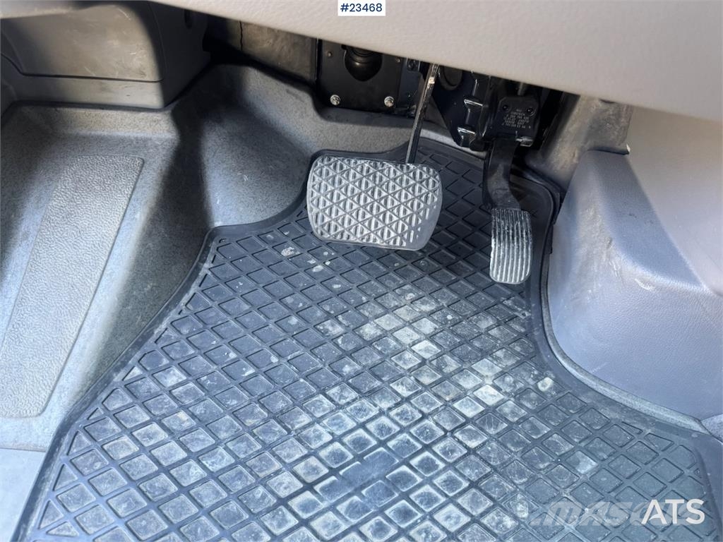 Mercedes-Benz Sprinter 519 Box Van w/Tail Lift – Shelving – 2 Se Camiones con caja de remolque