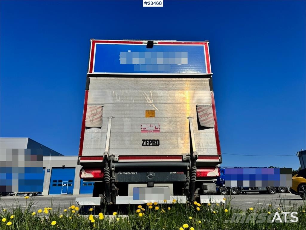 Mercedes-Benz Sprinter 519 Box Van w/Tail Lift – Shelving – 2 Se Camiones con caja de remolque