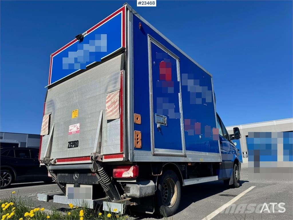 Mercedes-Benz Sprinter 519 Box Van w/Tail Lift – Shelving – 2 Se Camiones con caja de remolque
