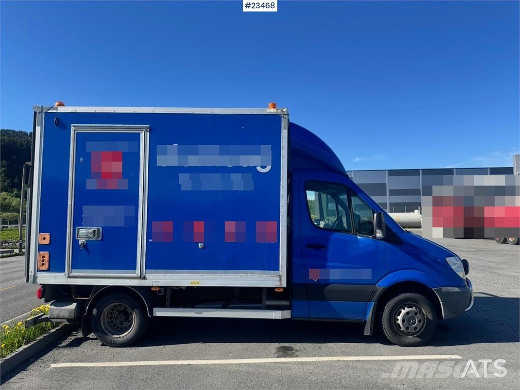 Mercedes-Benz Sprinter 519 Box Van w/Tail Lift – Shelving – 2 Se Camiones con caja de remolque