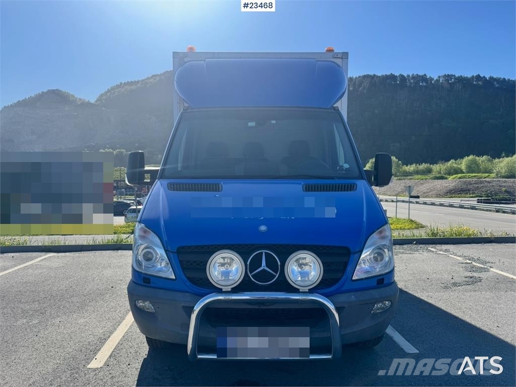 Mercedes-Benz Sprinter 519 Box Van w/Tail Lift – Shelving – 2 Se Camiones con caja de remolque