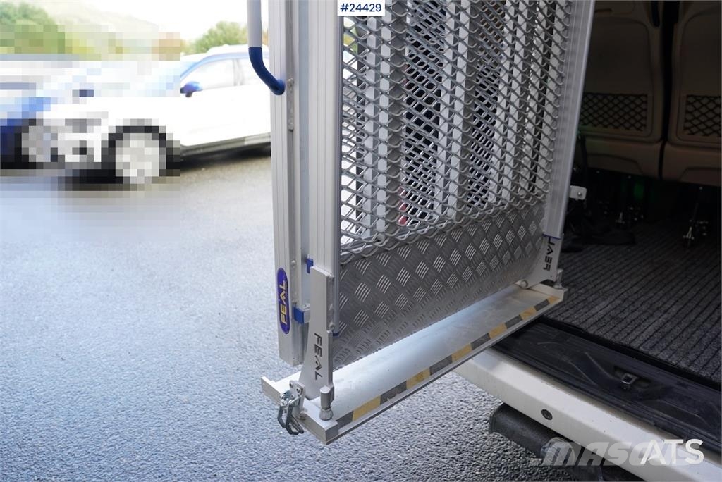 Mercedes-Benz Sprinter 519 CDI – Model – 17+2 Seats with Wheelch 미니 버스