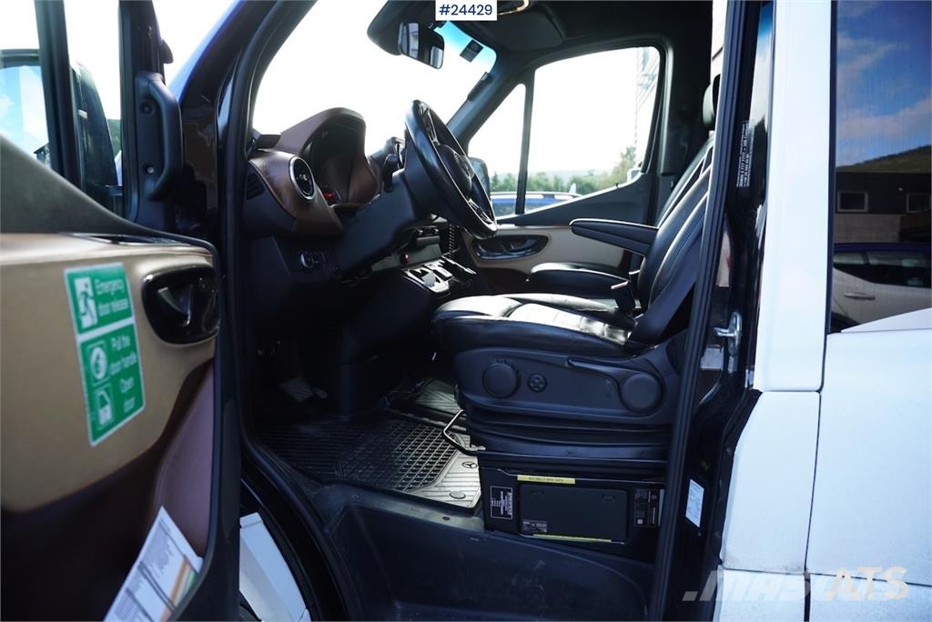 Mercedes-Benz Sprinter 519 CDI – Model – 17+2 Seats with Wheelch 미니 버스
