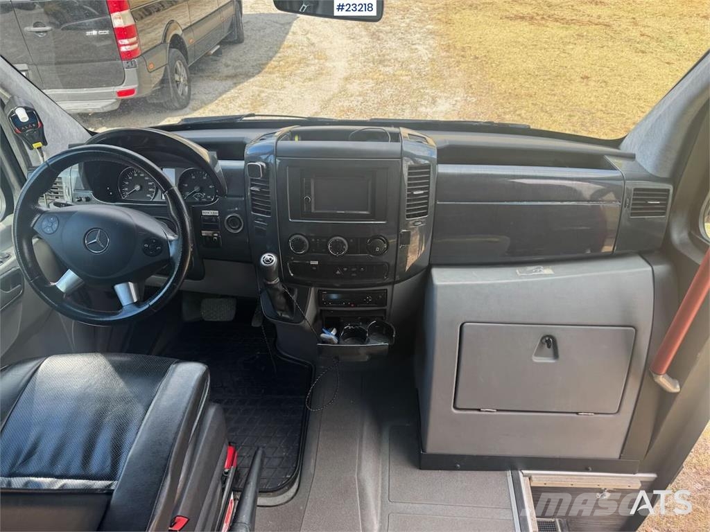 Mercedes-Benz Sprinter 519 Minibus – 21 seats – Two sets of tire 미니 버스