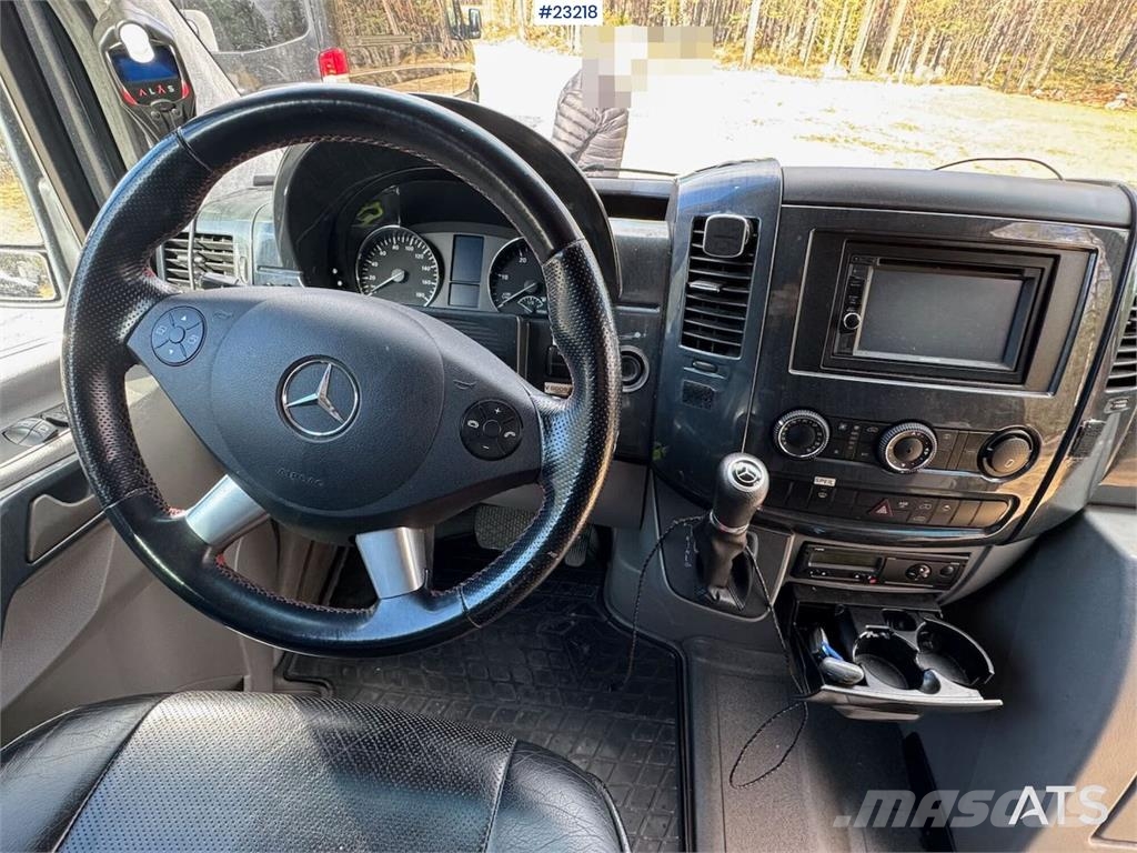 Mercedes-Benz Sprinter 519 Minibus – 21 seats – Two sets of tire 미니 버스