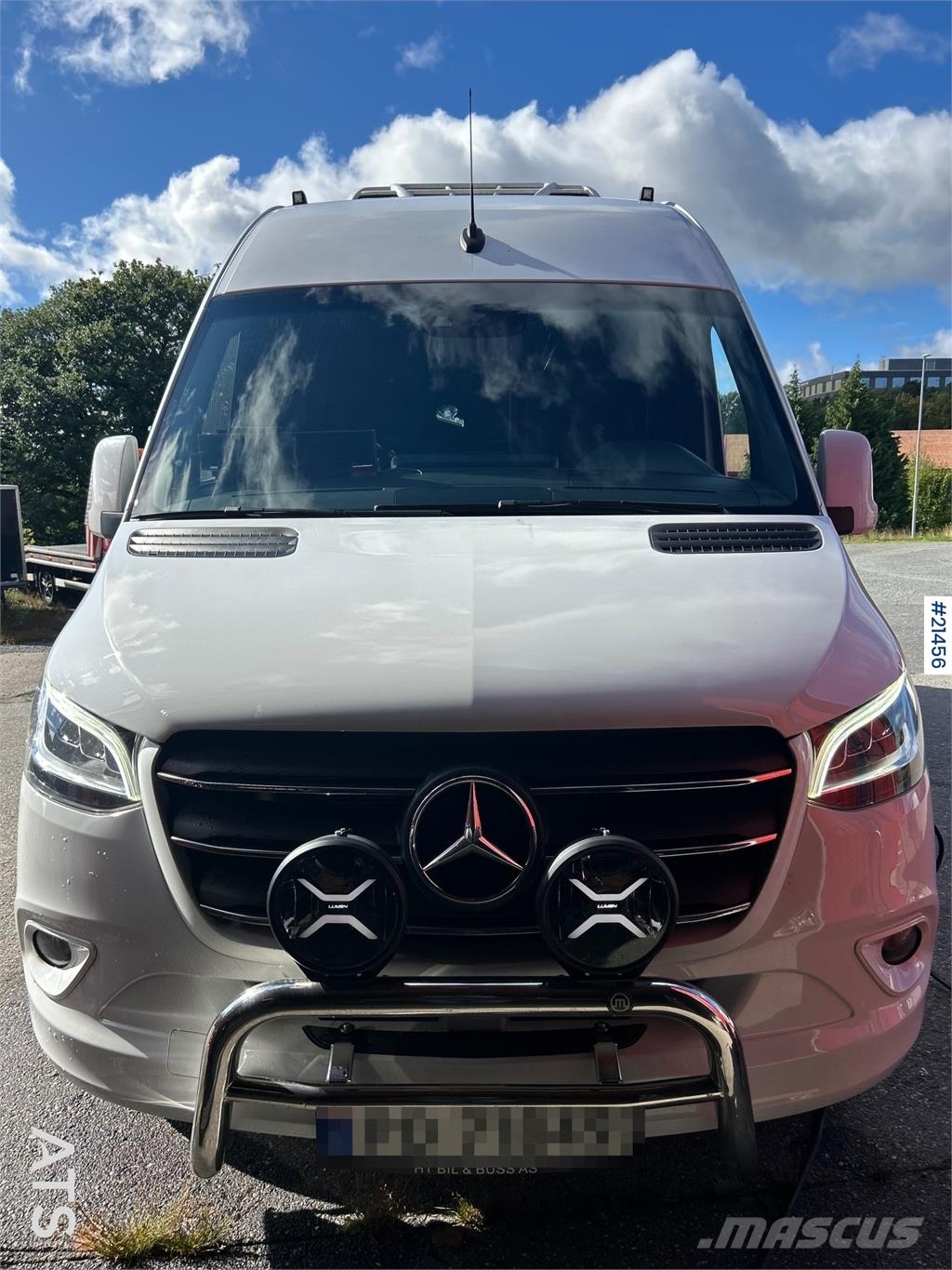 Mercedes-Benz Sprinter 519 w/ 16+1 seats and 3 wheelchair users Mini buses