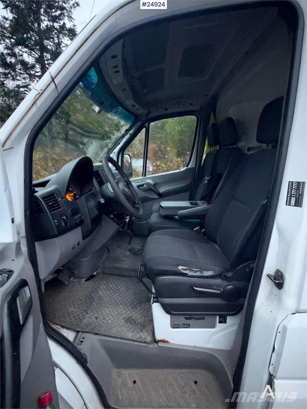 Mercedes-Benz Sprinter 8-pallet box truck – Engine replaced Box trucks