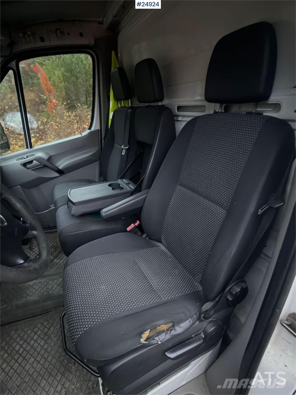 Mercedes-Benz Sprinter 8-pallet box truck – Engine replaced Box trucks