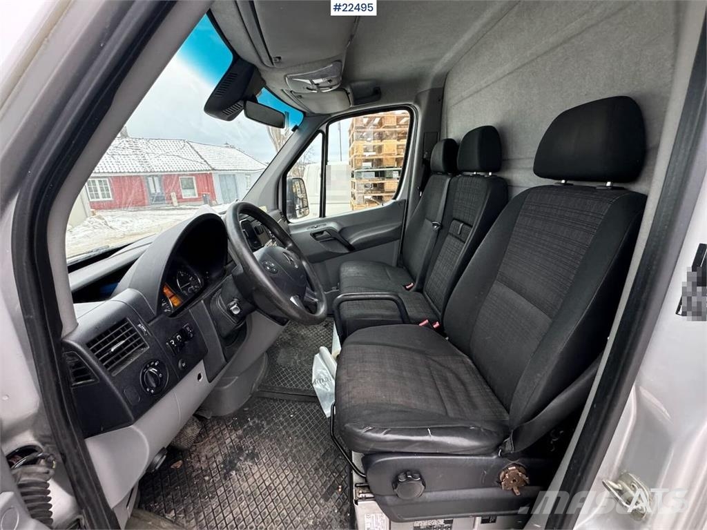 Mercedes-Benz Sprinter box truck with tail lift – approved until Φορτηγά Κόφα