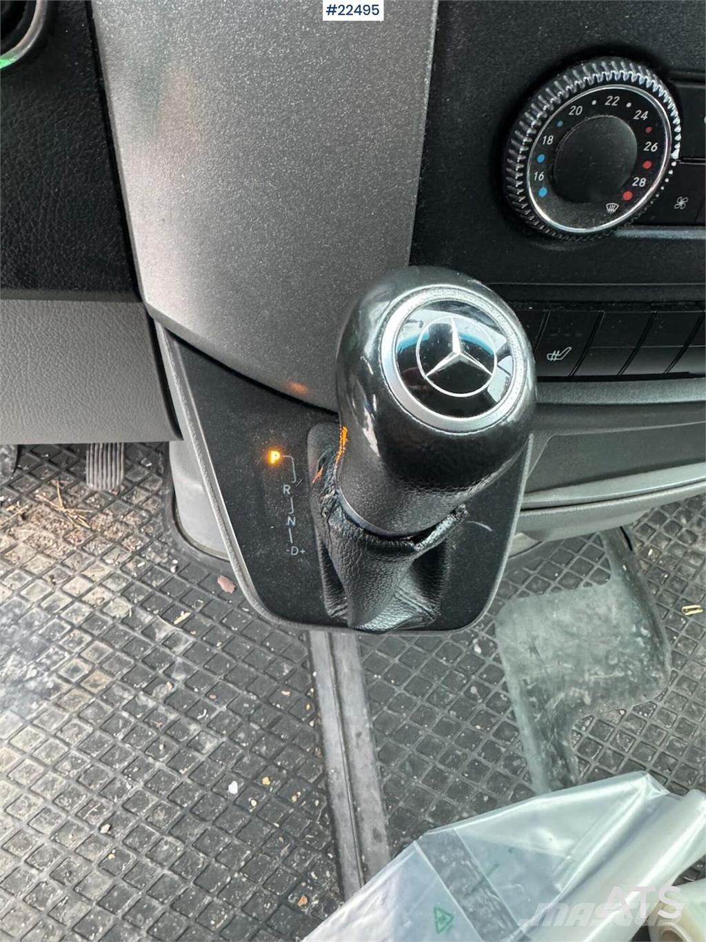 Mercedes-Benz Sprinter box truck with tail lift – approved until Φορτηγά Κόφα