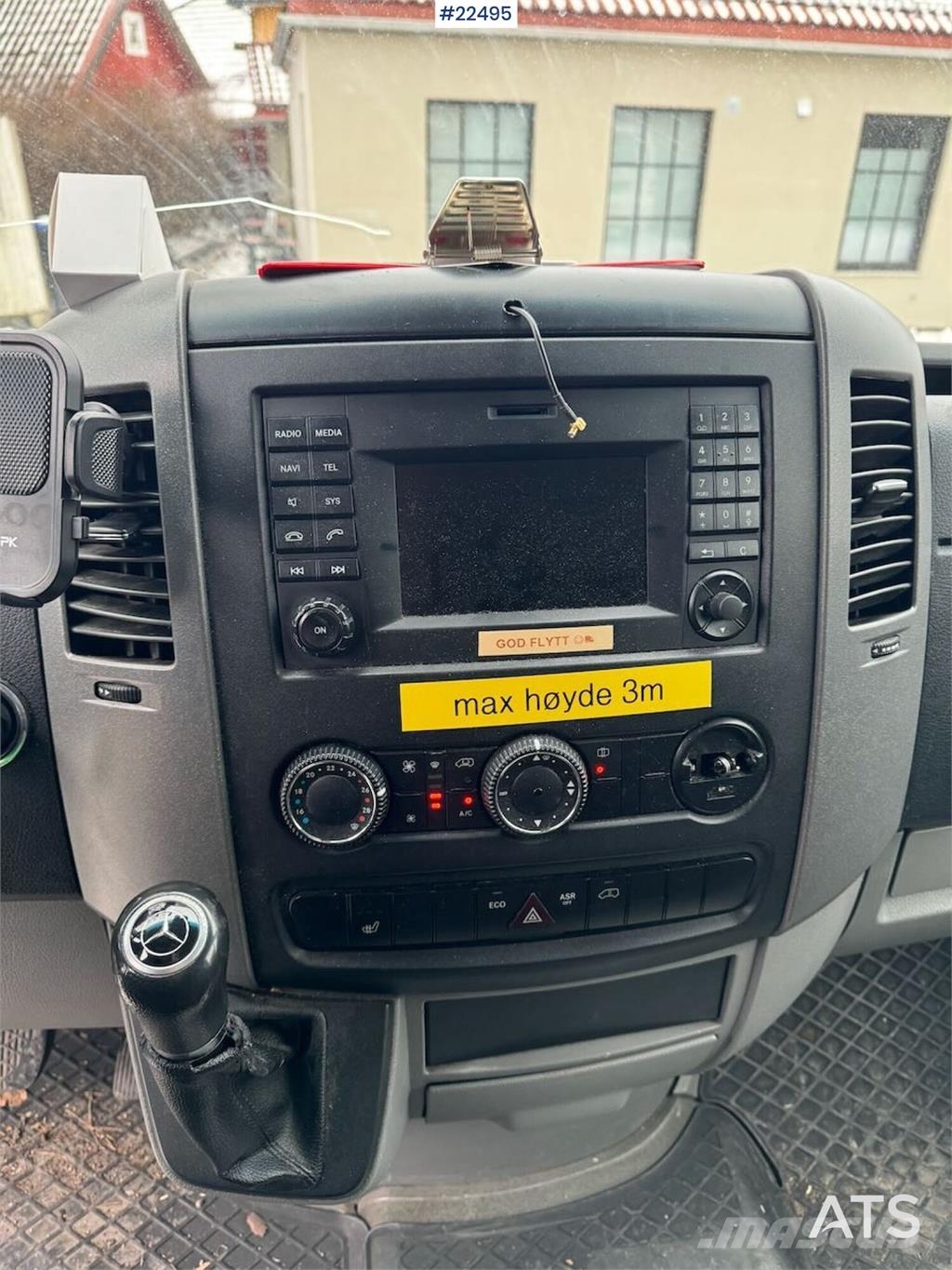 Mercedes-Benz Sprinter box truck with tail lift – approved until Φορτηγά Κόφα