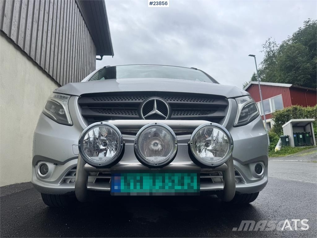 Mercedes-Benz Vito 119 4x4 Van – Two Sets of Tires شاحنة مقفلة