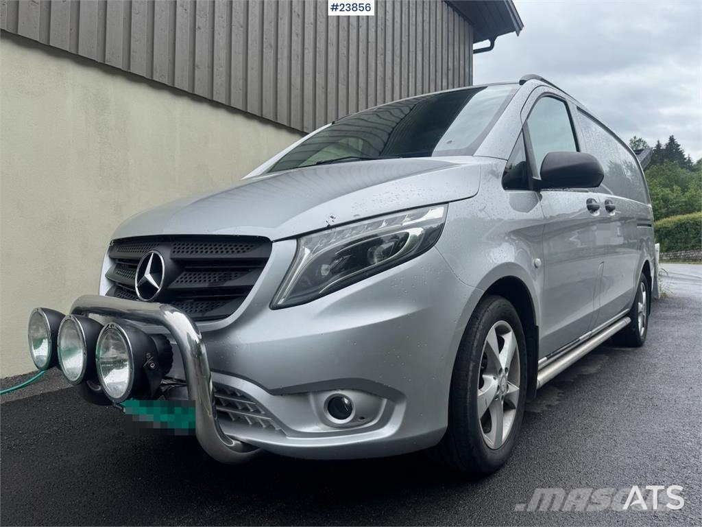 Mercedes-Benz Vito 119 4x4 Van – Two Sets of Tires شاحنة مقفلة