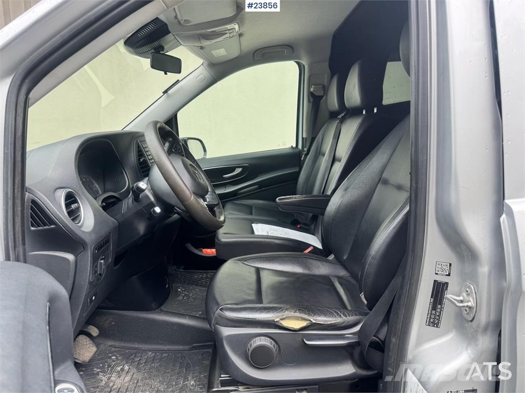 Mercedes-Benz Vito 119 4x4 Van – Two Sets of Tires شاحنة مقفلة