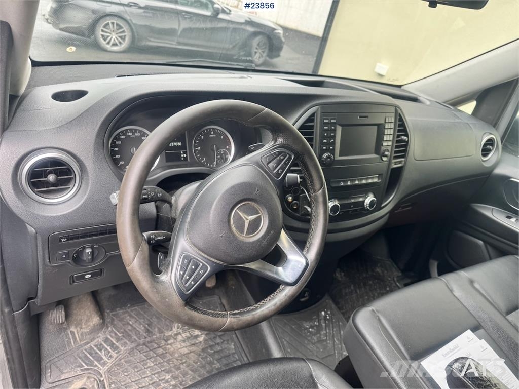 Mercedes-Benz Vito 119 4x4 Van – Two Sets of Tires شاحنة مقفلة