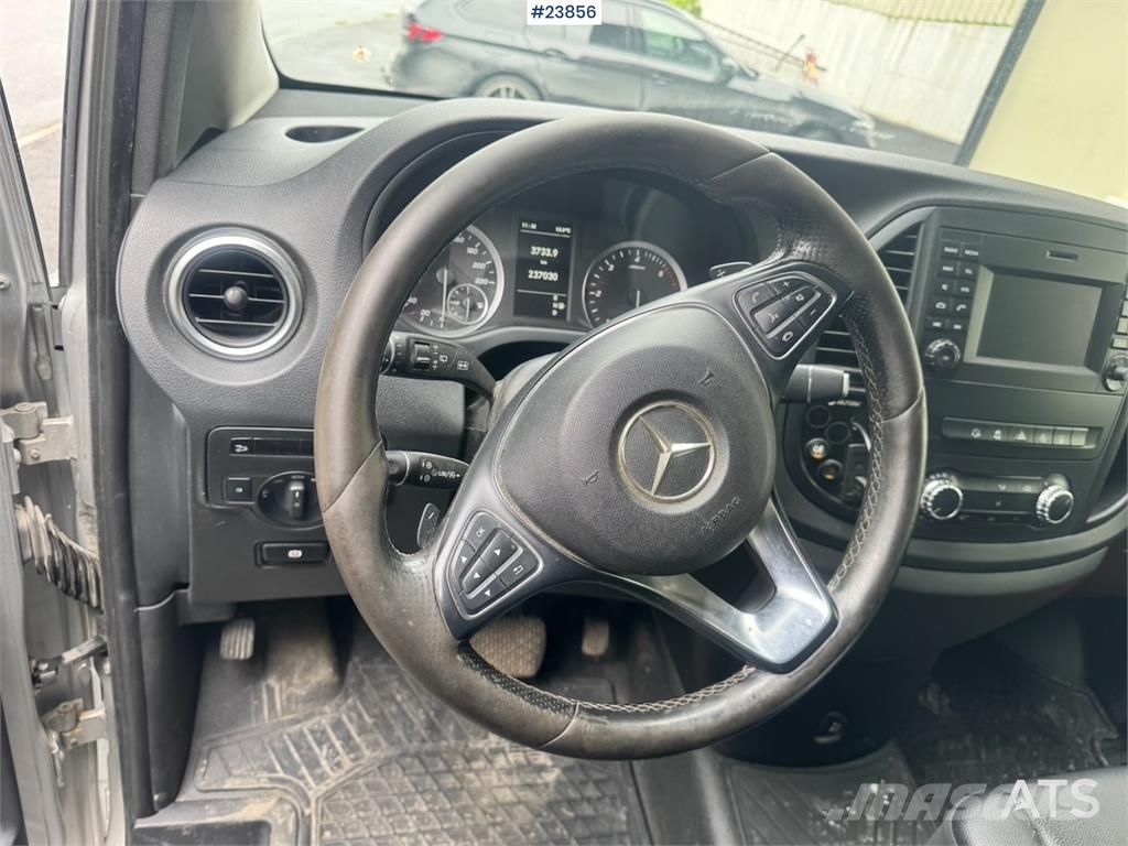 Mercedes-Benz Vito 119 4x4 Van – Two Sets of Tires شاحنة مقفلة