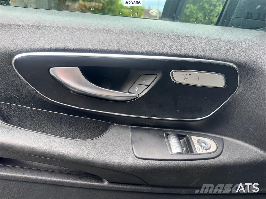 Mercedes-Benz Vito 119 4x4 Van – Two Sets of Tires شاحنة مقفلة