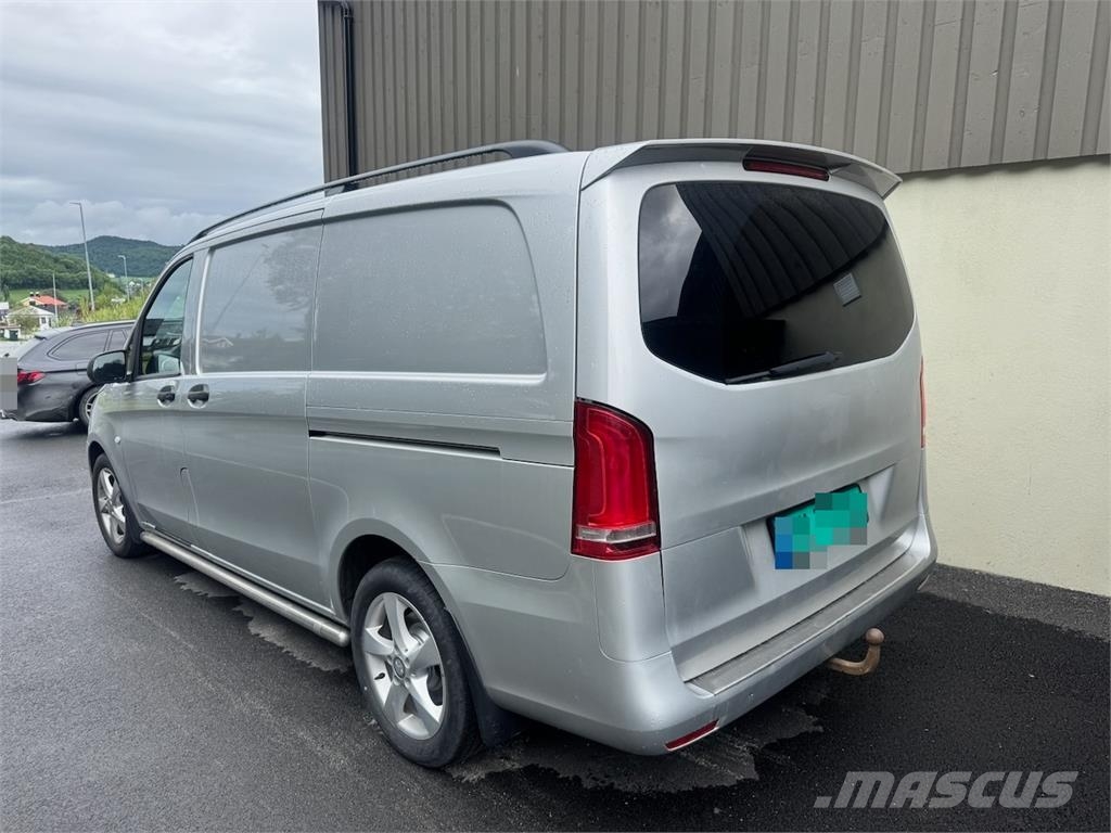Mercedes-Benz Vito 119 4x4 Van – Two Sets of Tires شاحنة مقفلة