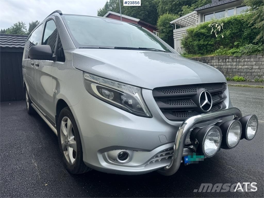 Mercedes-Benz Vito 119 4x4 Van – Two Sets of Tires شاحنة مقفلة